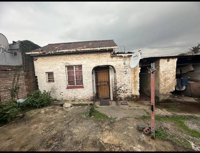 10 BEDROOM HOUSE FOR SALE IN GERMISTON STATION